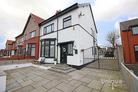 Dronsfield Road, Fleetwood, FY7