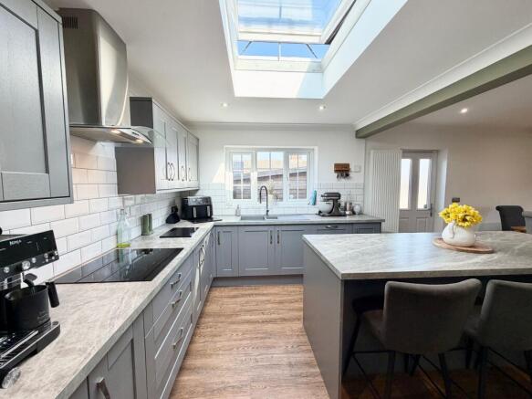 LIVING KITCHEN
