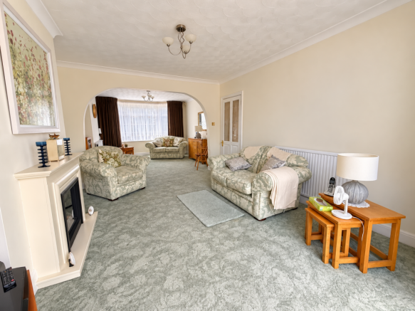 Lounge/Dining Room