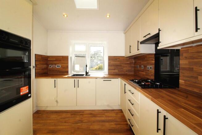 Kitchen e.jpg