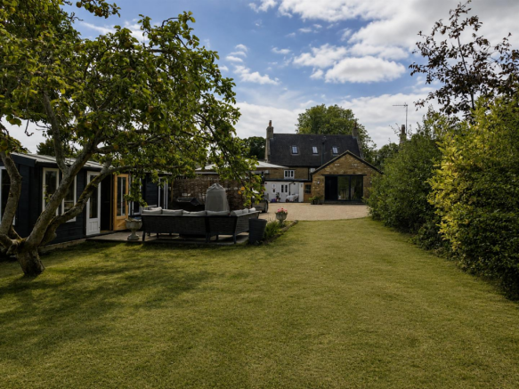 Barleymow, The Green