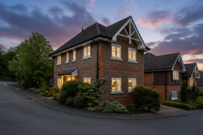 1, Woodpecker Chase, Haywards Heath RH16 2AL
