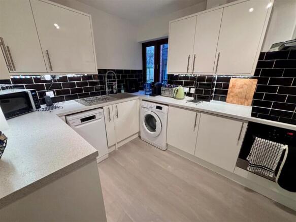 kitchen 2.jpg