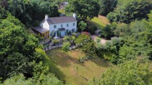 Hillside Cottage, Road From Junction With A48 To Junction With Pine Tree Way, Lydney GL15 4LY