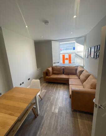 171aWhiteladiesRoad-Loungelivingare-13940794-1-0