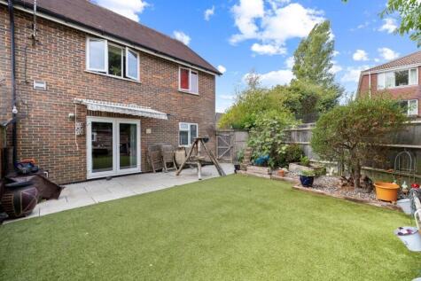 Lion Mead, Haslemere, Surrey, GU27 1LF