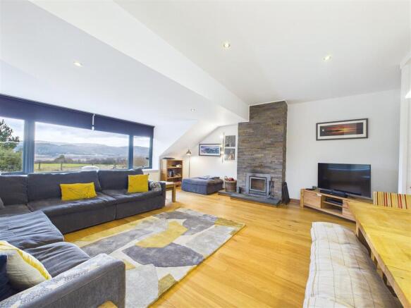 Sitting Room & Dining Area