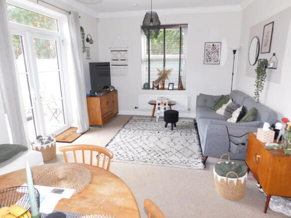 Lounge/Dining area