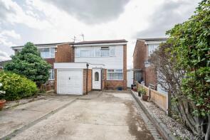 35, Lapwing Road, Isle Of Grain, Rochester ME3 0EB