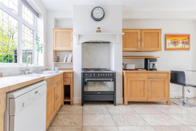 Kitchen 1.jpg