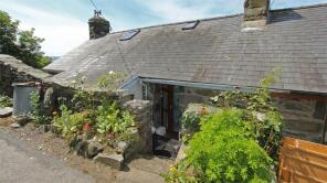 2, Bryn Awel Terrace, Gellfechan Road, Barmouth LL42 1DE