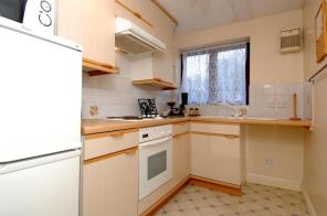 12, Smiths Mead, Basingstoke RG25 2SZ