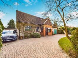 3, Heathway, Chaldon CR3 5DN