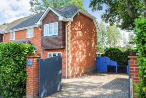 Bluebell Cottage, Eversley Centre, Eversley, Hook RG27 0NF