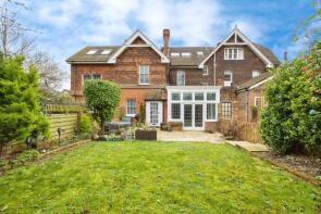 Flat 3, Ipsley Lodge, Hogs Back, Farnham GU10 1LA