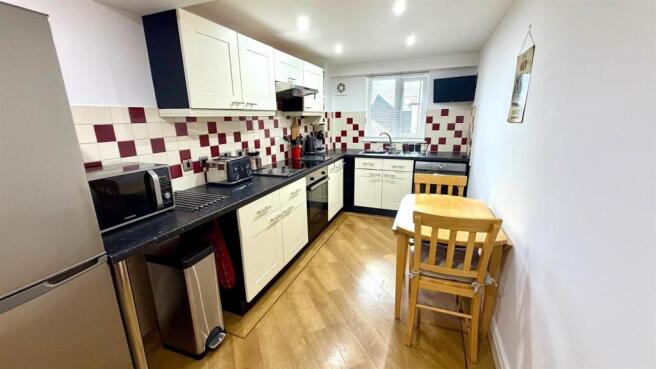 KITCHEN/DINING ROOM