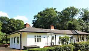 Glen Lodge, Bottom Lane, Sulhamstead, Reading RG7 4BH