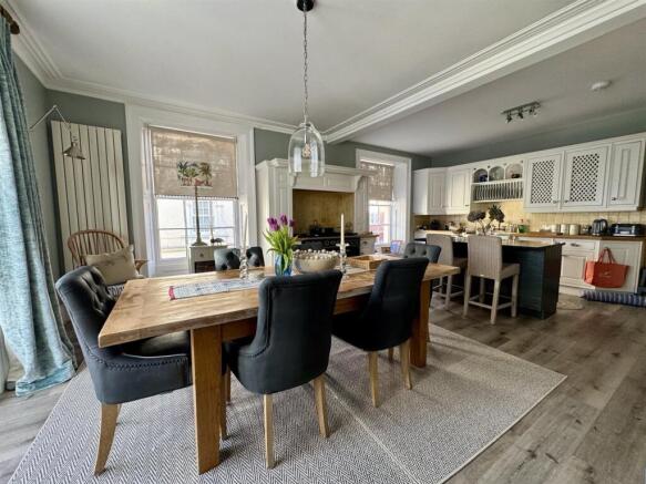 Open Plan Living Room/Kitchen