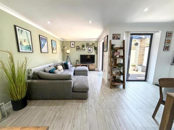 Kitchen/Lounge