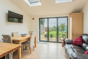 3, Bowden Hill, Chippenham SN15 2PW
