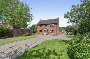 Chapelfields, Harwich Road, Wix CO11 2RY