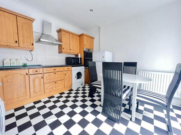 KITCHEN (FLAT 2)