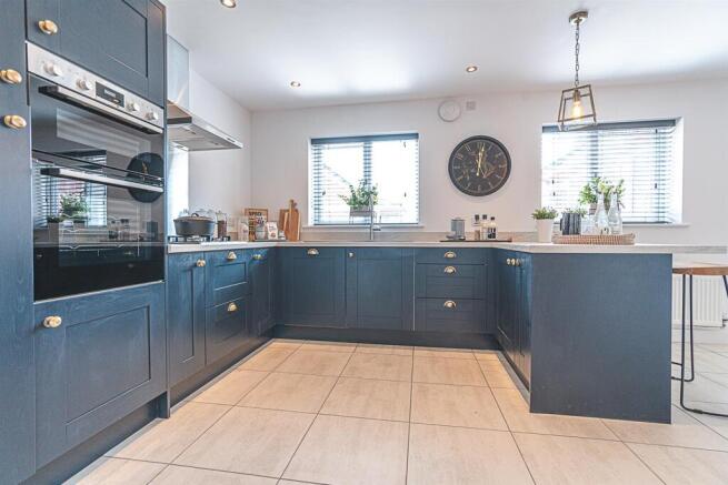 KITCHEN DINER