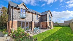 2, Little Cedar Drive, Camrose, Haverfordwest SA62 6JS