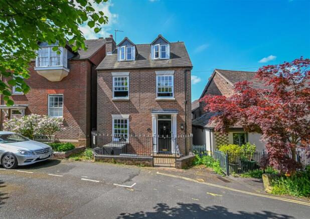 25 St Leonards Close-1.jpg