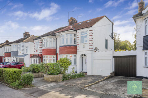 Hyde Park Avenue, Winchmore Hill, London, N21