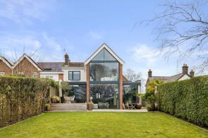 2, Queensbury Cottages, Tanyard Lane, Haywards Heath RH17 7LX
