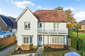 3, Noel Coward Gardens, Ashford TN25 7EU