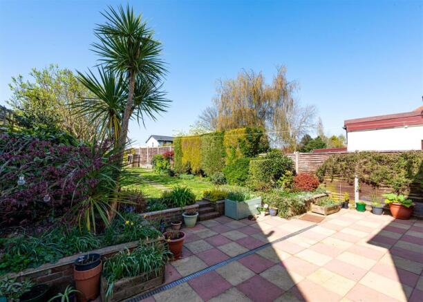 152 Fairview Road-garden1 APR25.jpg