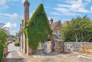 105, High Street, Watton At Stone SG14 3SZ