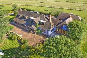 Long Meadows, Hook End Lane, Lower Basildon, Reading RG8 9SY