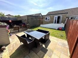 5, Fairoak Way, Beaminster DT8 3JQ