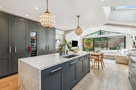 Elm Grove Road,
Barnes, SW13