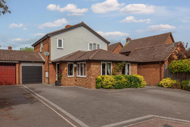 4 Bedroom Link Detached for Sale