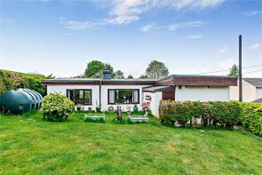 Chestnut Place, Sheepdrove Road, Lambourn, Hungerford RG17 7YU