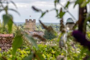 16, Westfields, Richmond DL10 4DD