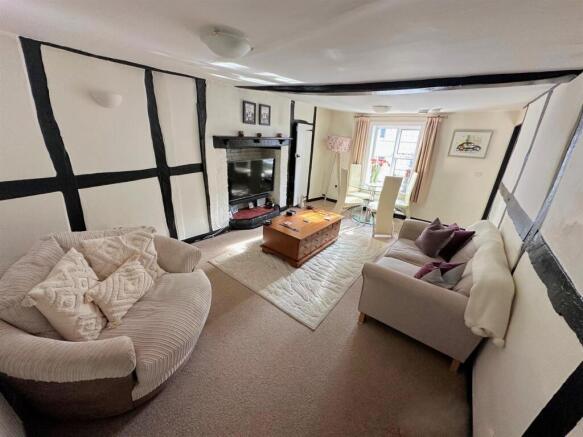 Living room 2.jpg