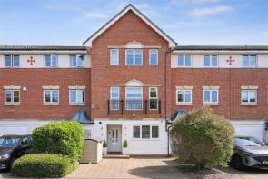 6, Bowater Gardens, Sunbury-on-thames TW16 5JP