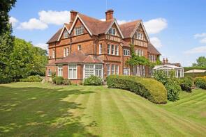 Flat 2, 73 Ponsbourne Manor, Newgate Street Village, Hertford SG13 8QR