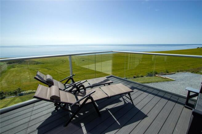 Balcony & Sea Views