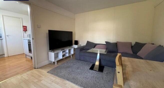 living room photo rede close