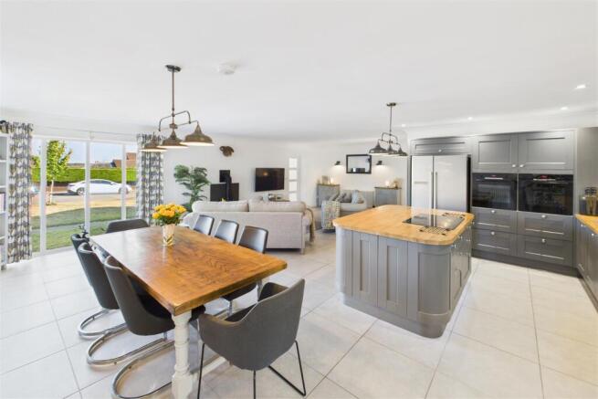 Kitchen / Dining