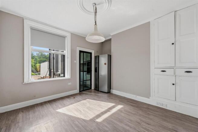 Saxton Mee 23 Castleton Road 0014.jpg