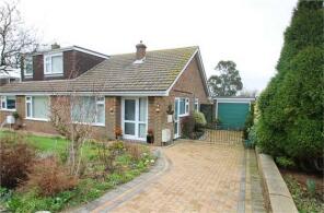 8, Fernfield, Folkestone CT18 7EB