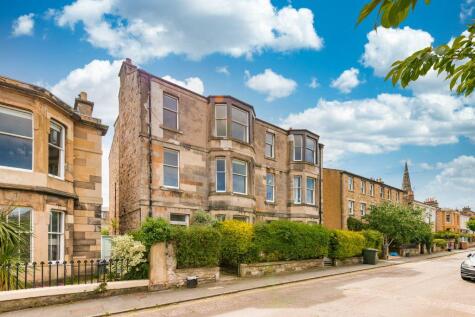 25/2 Regent Street, Portobello, EH15 2AY