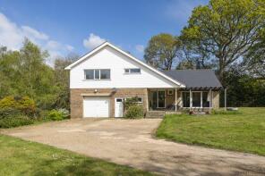 White Gables, Batts Bridge Road, Uckfield TN22 3XR